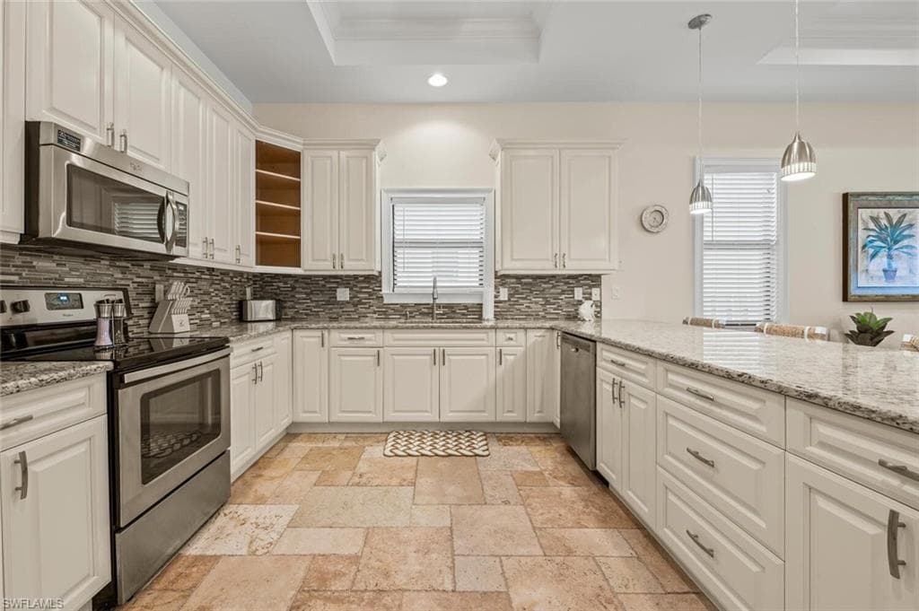 837 105th Ave N, Naples, FL 34108-24