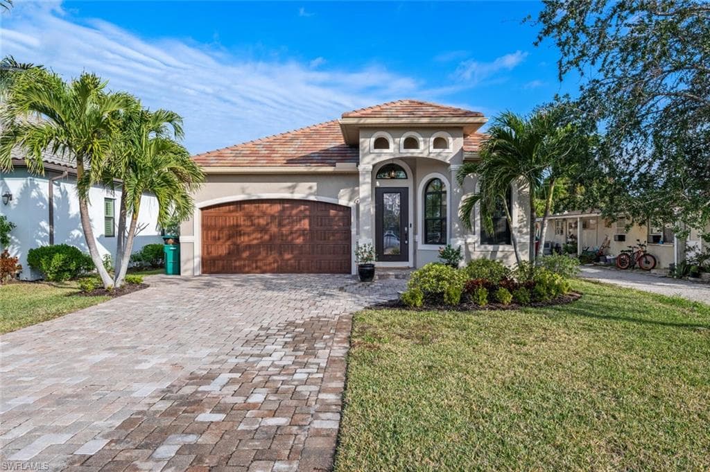 837 105th Ave N, Naples, FL 34108-29