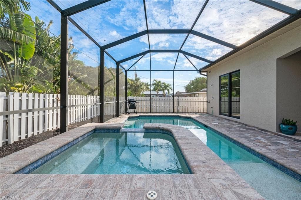 837 105th Ave N, Naples, FL 34108-3