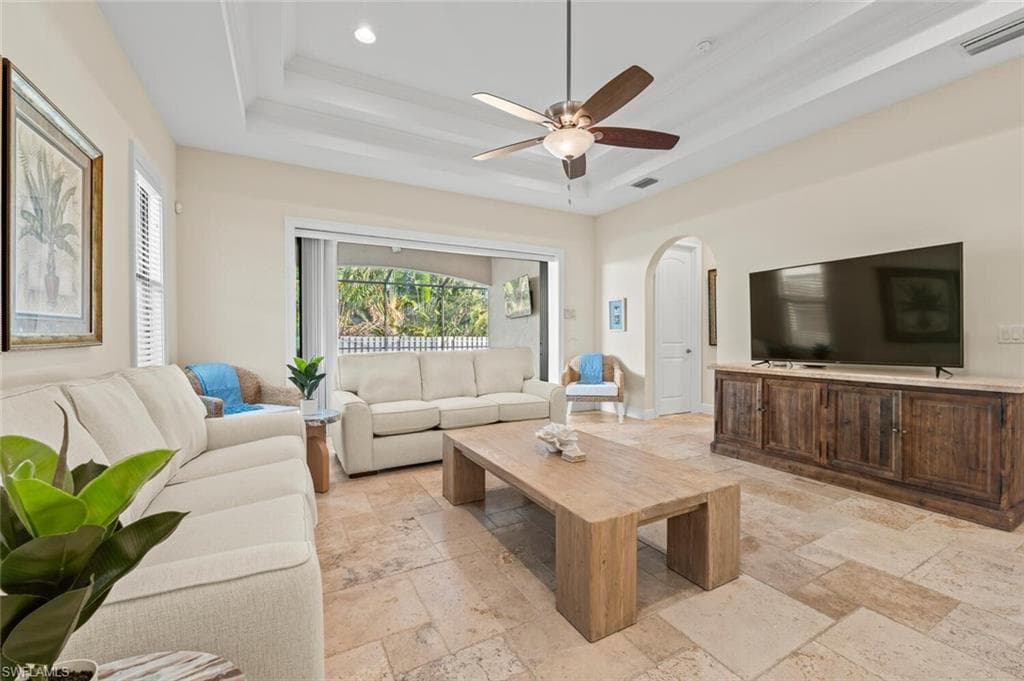 837 105th Ave N, Naples, FL 34108-6