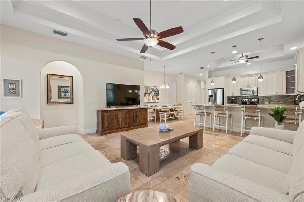 837 105th Ave N, Naples, FL 34108-8