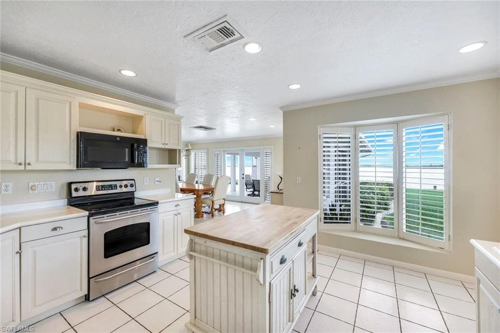 1268 Laurel Ct, Marco Island, FL 34145-18