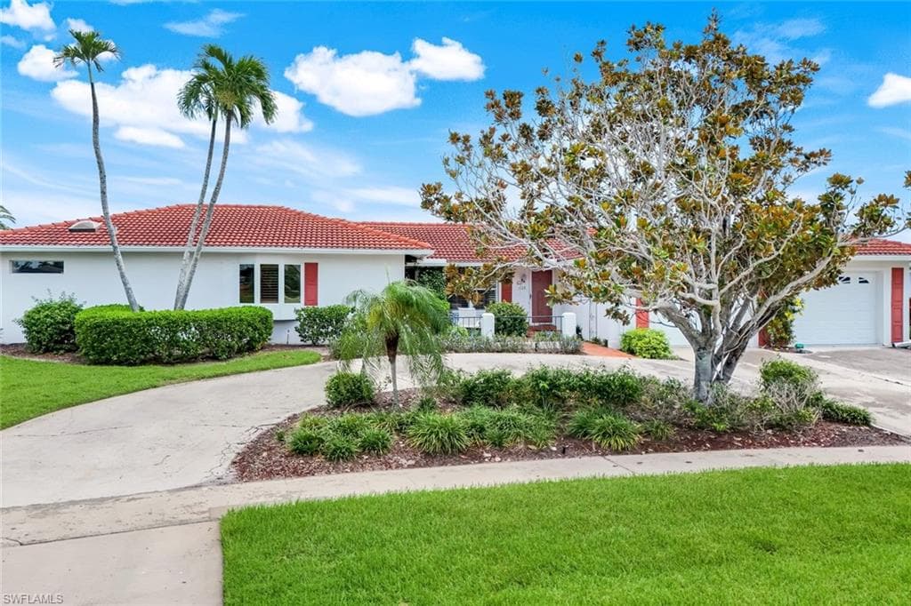 1268 Laurel Ct, Marco Island, FL 34145-7