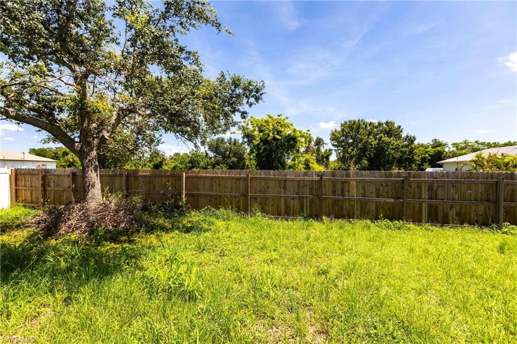 2305 26th St, Cape Coral, FL 33909-5