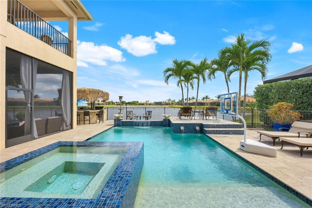 2927 Cinnamon Bay Cir, Naples, FL 34119-6