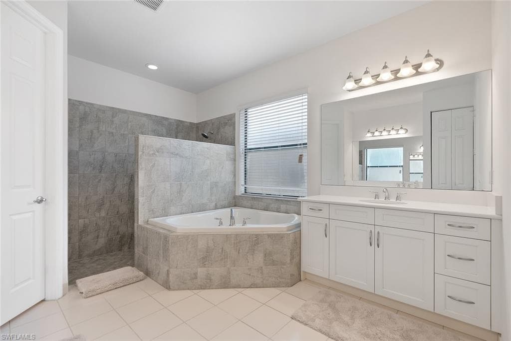 13750 Callisto Ave, Naples, FL 34109-14