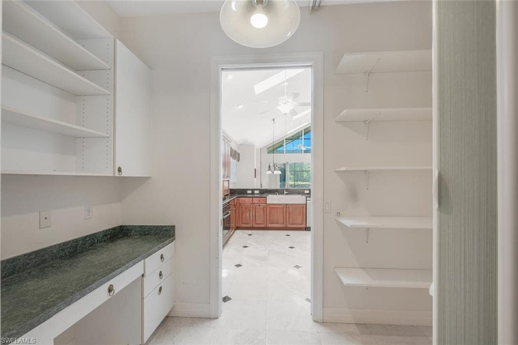 5072 Kensington High St, Naples, FL 34105-8