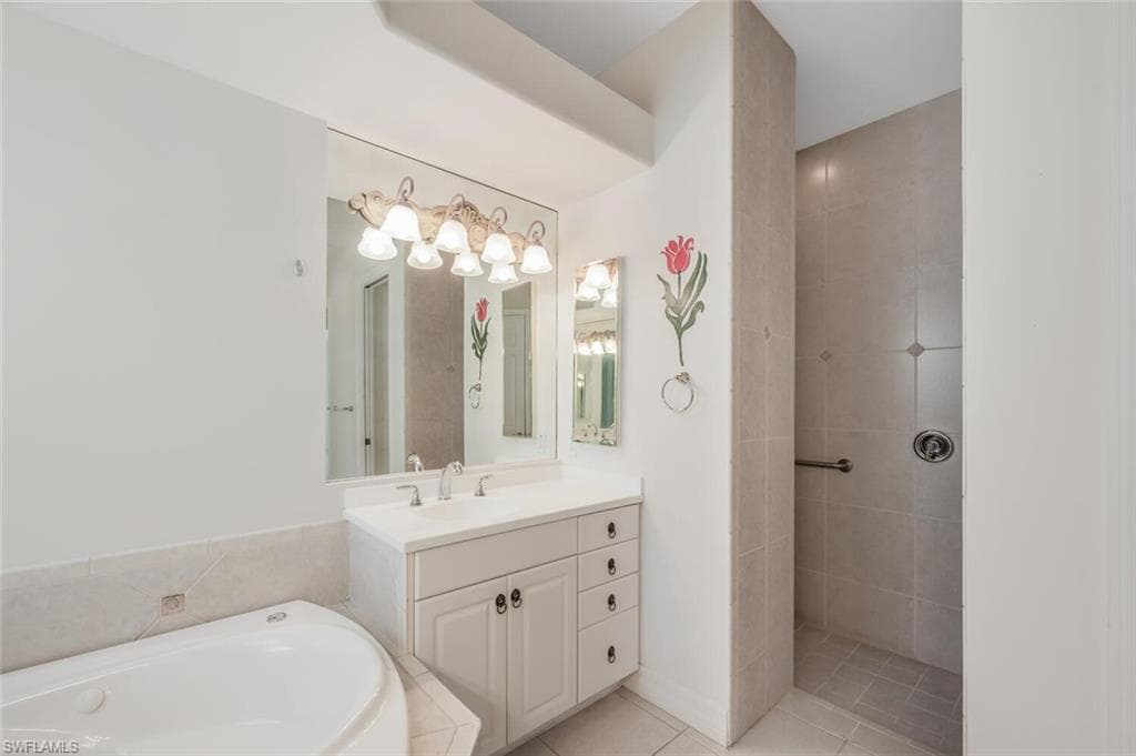 5072 Kensington High St, Naples, FL 34105-20