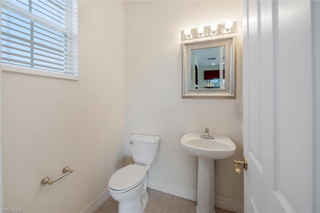 5072 Kensington High St, Naples, FL 34105-30