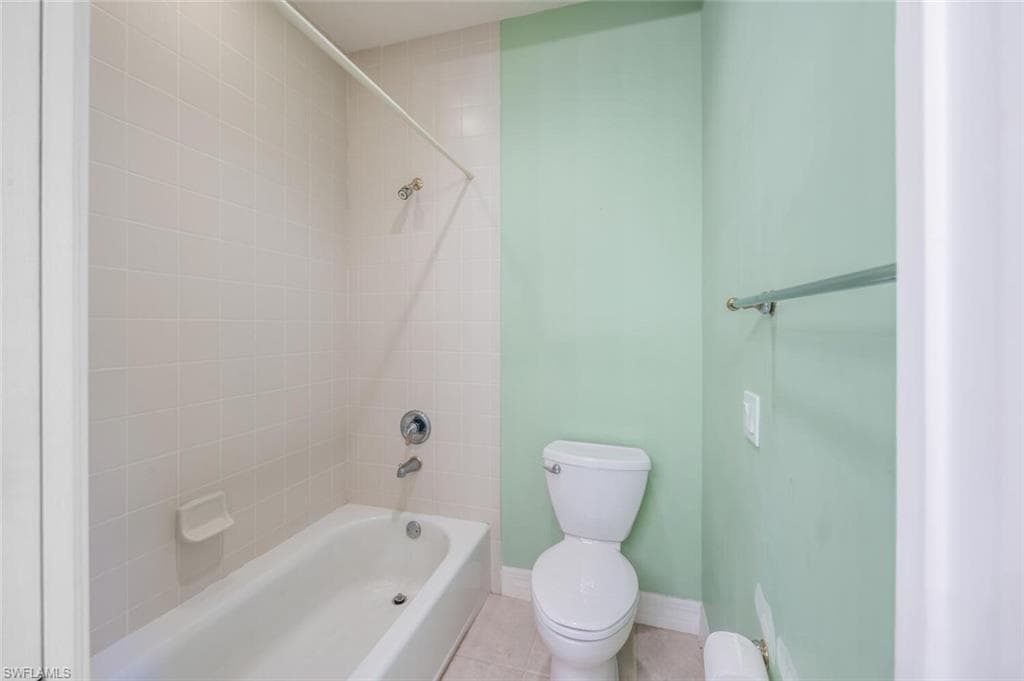 5072 Kensington High St, Naples, FL 34105-36