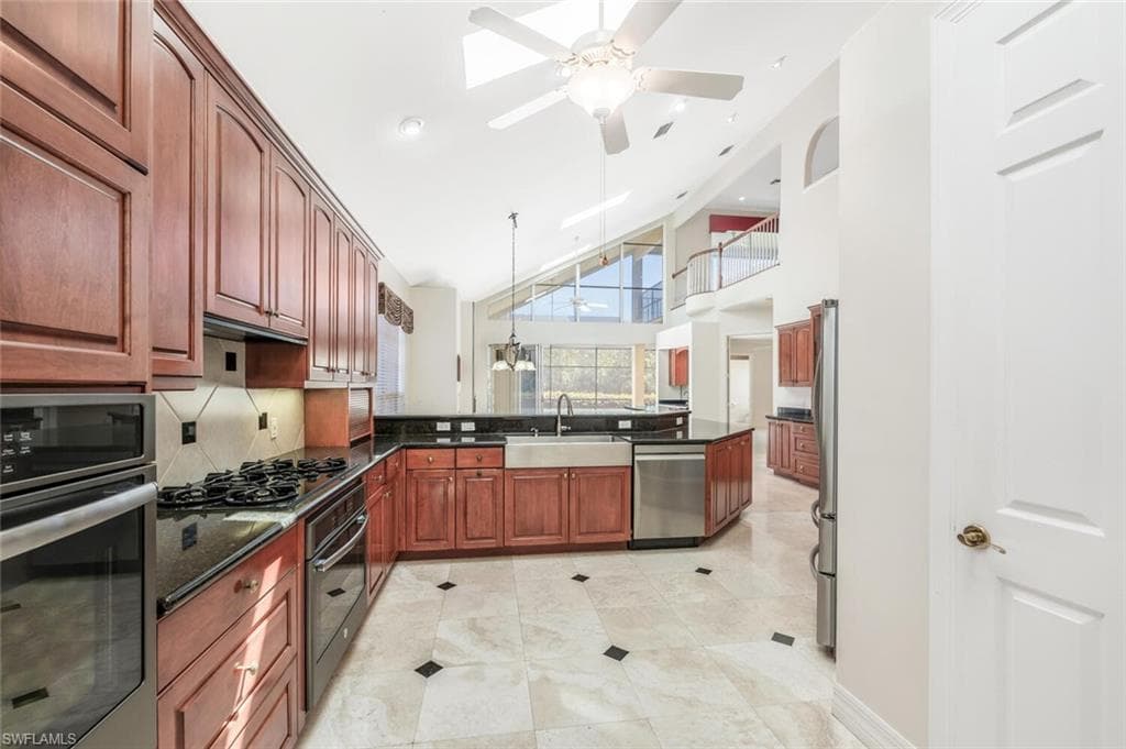 5072 Kensington High St, Naples, FL 34105-4