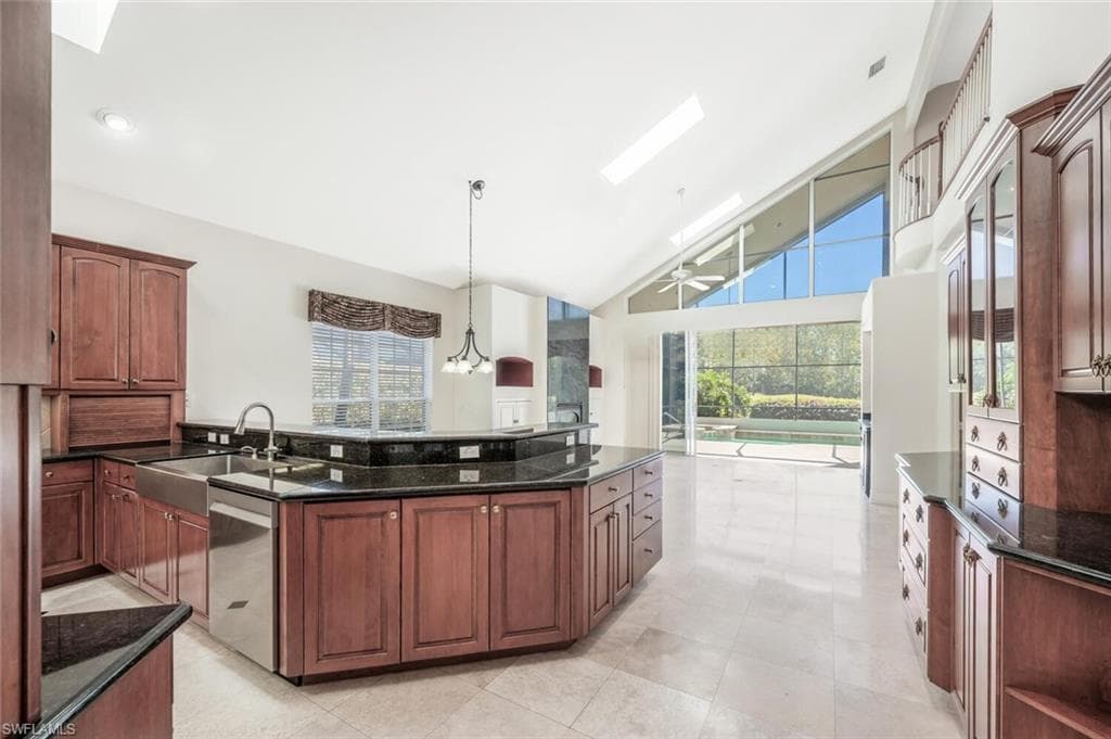 5072 Kensington High St, Naples, FL 34105-5