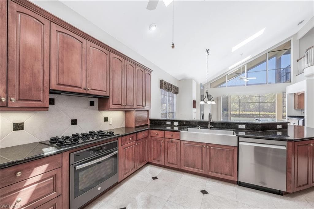 5072 Kensington High St, Naples, FL 34105-6