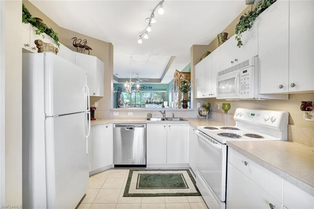 7835 Regal Heron Cir 305, Naples, FL 34104-9