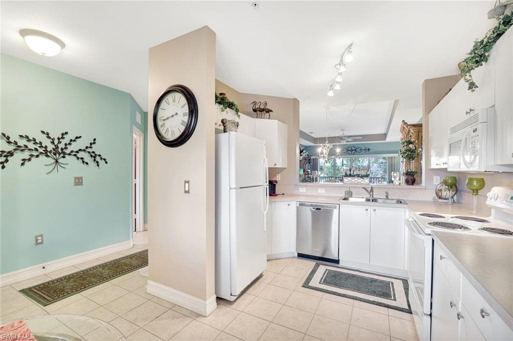 7835 Regal Heron Cir 305, Naples, FL 34104-8