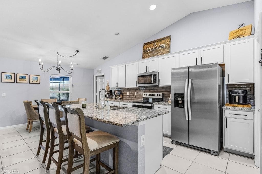 539 13th St, Cape Coral, FL 33993-8