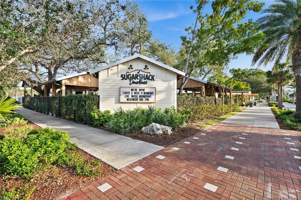 10451 Shangri La Rd, Bonita Springs, FL 34135-8