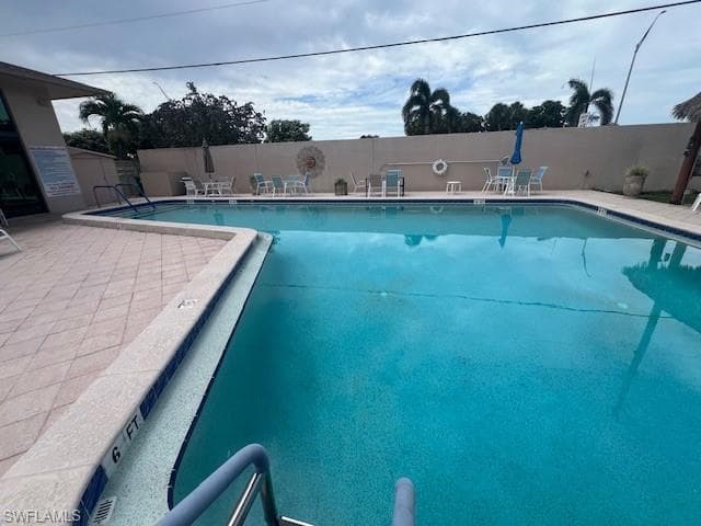 519 Riviera Blvd E, Naples, FL 34112-23