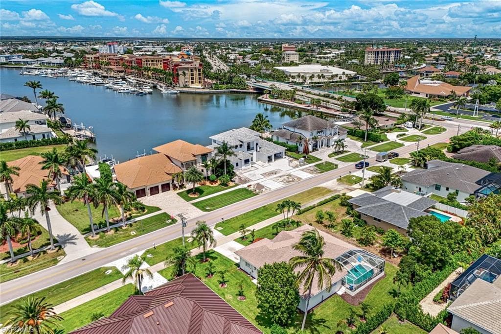 711 Tigertail Ct, Marco Island, FL 34145-32
