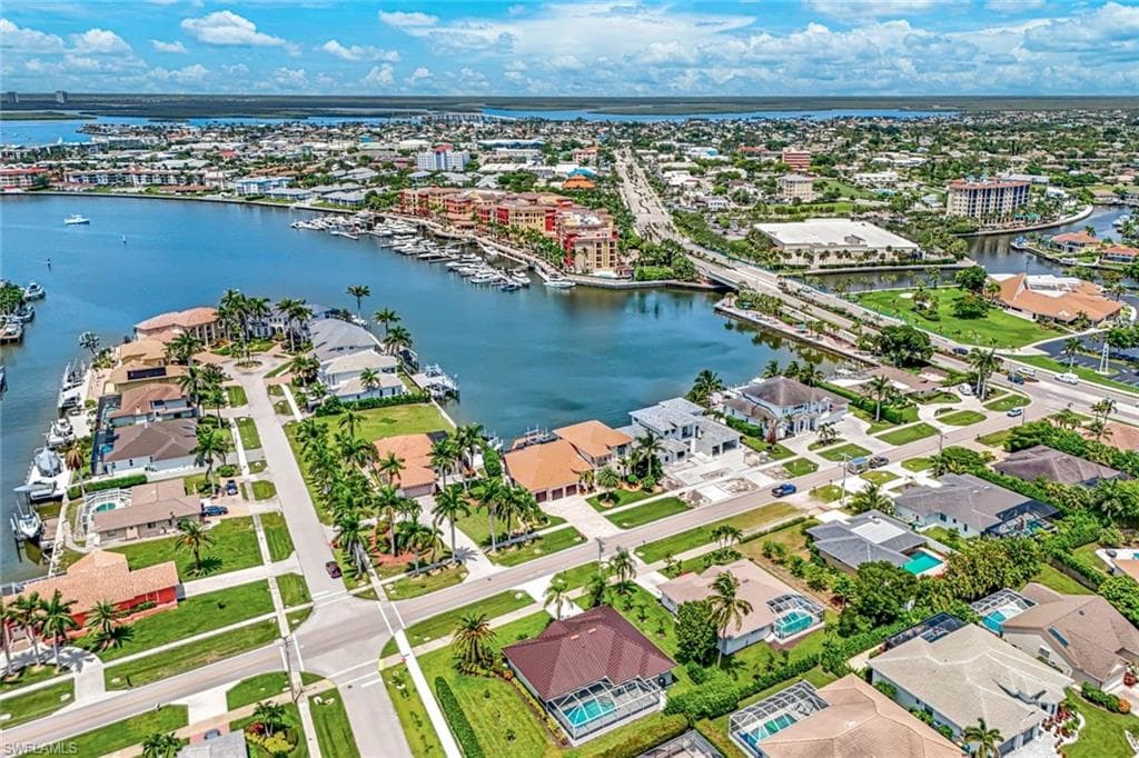 711 Tigertail Ct, Marco Island, FL 34145-37