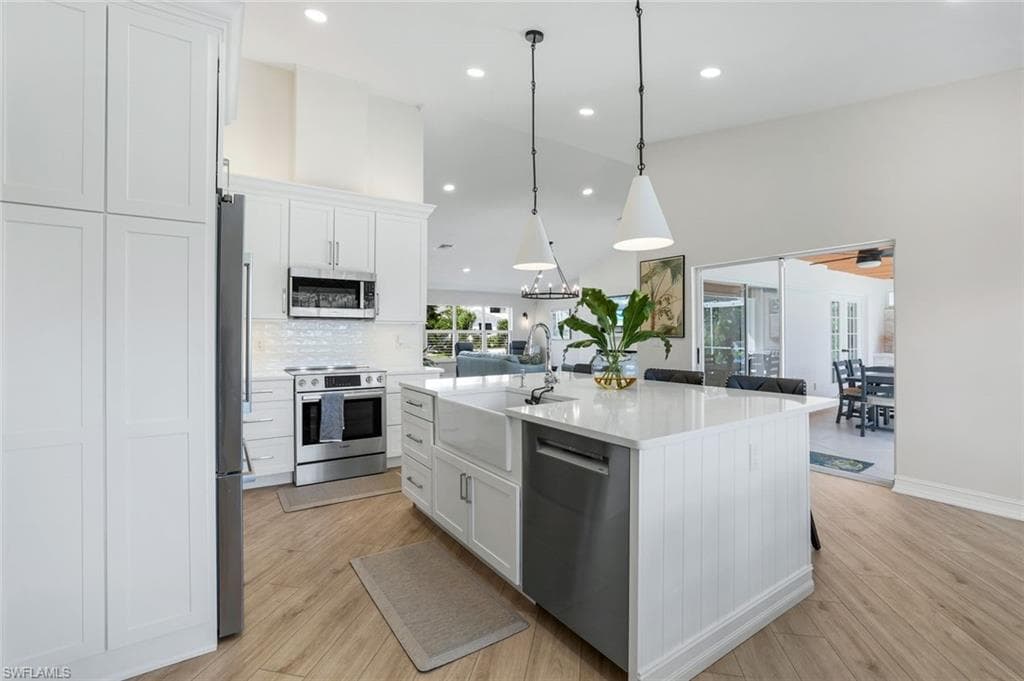 711 Tigertail Ct, Marco Island, FL 34145-6