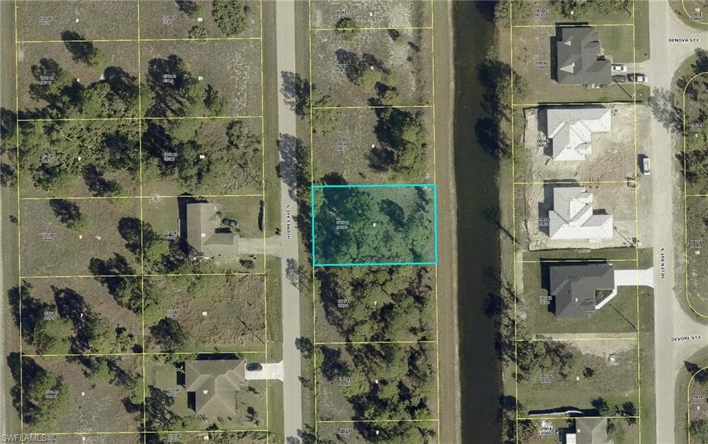 1137 Holmes Ave S, Lehigh Acres, FL 33974-3
