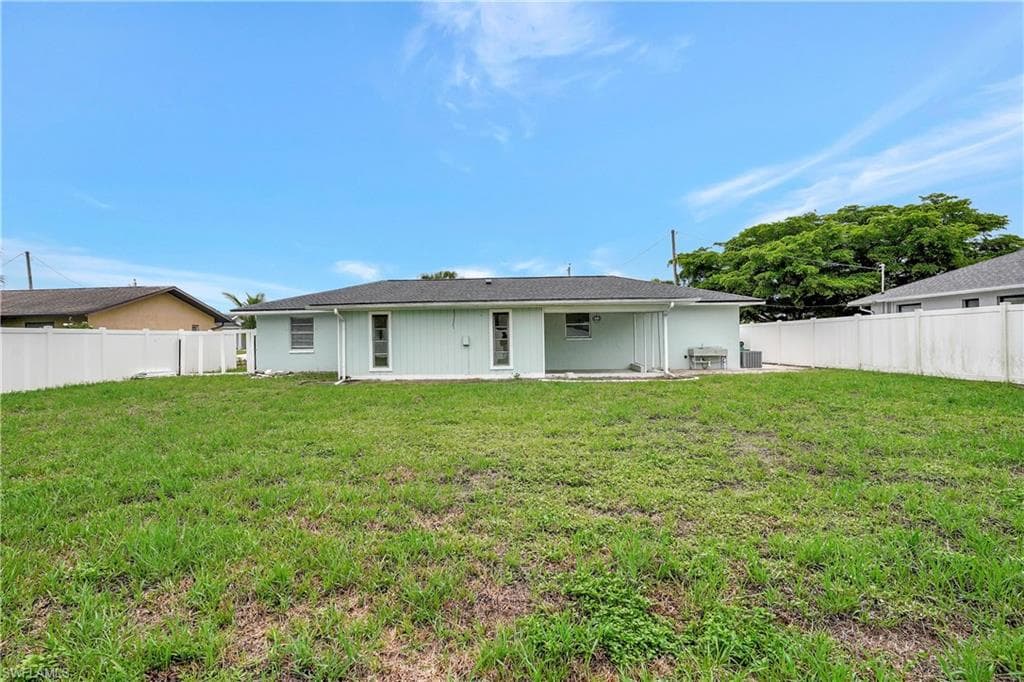 1428 20th Ave, Cape Coral, FL 33990-32