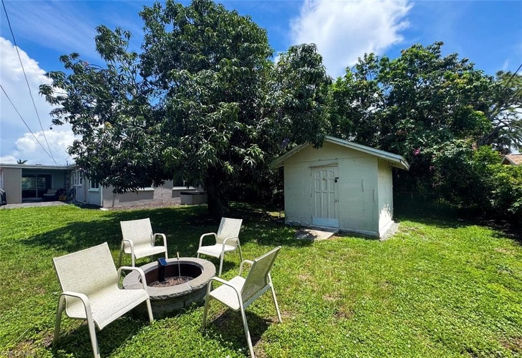 744 96th Ave N, Naples, FL 34108-18