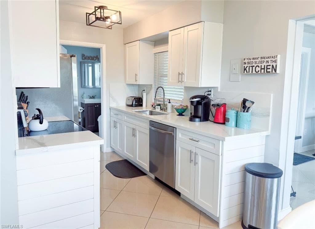 744 96th Ave N, Naples, FL 34108-1