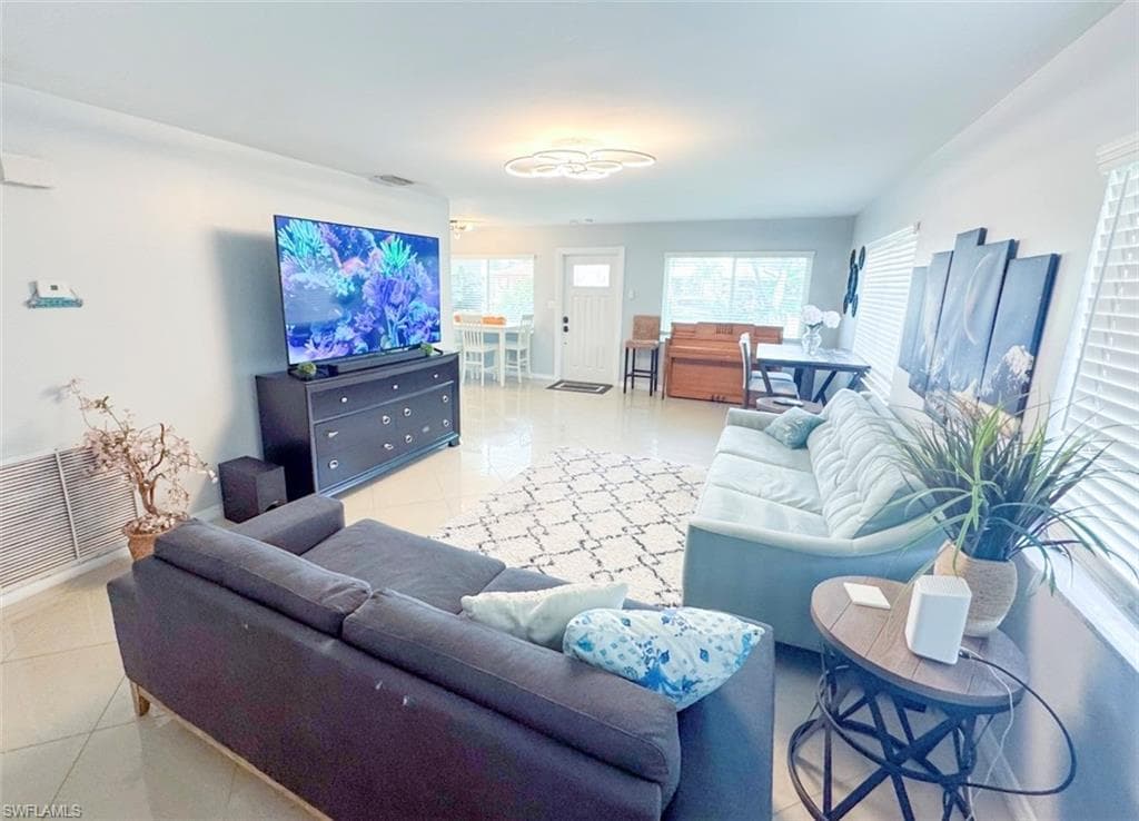 744 96th Ave N, Naples, FL 34108-4