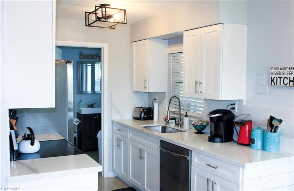 744 96th Ave N, Naples, FL 34108-8