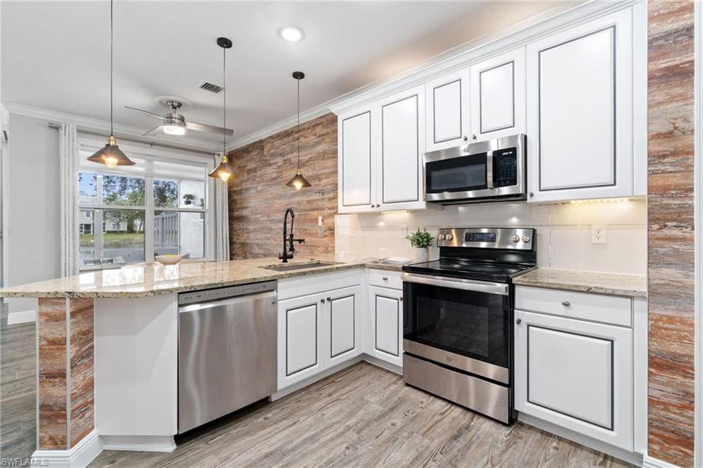 1330 Mariposa Cir 103, Naples, FL 34105-19