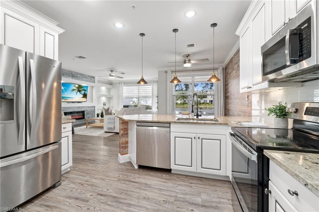 1330 Mariposa Cir 103, Naples, FL 34105-2
