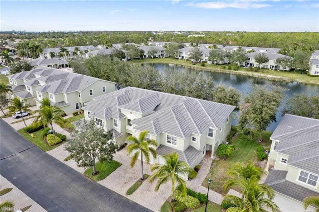 1330 Mariposa Cir 103, Naples, FL 34105-47
