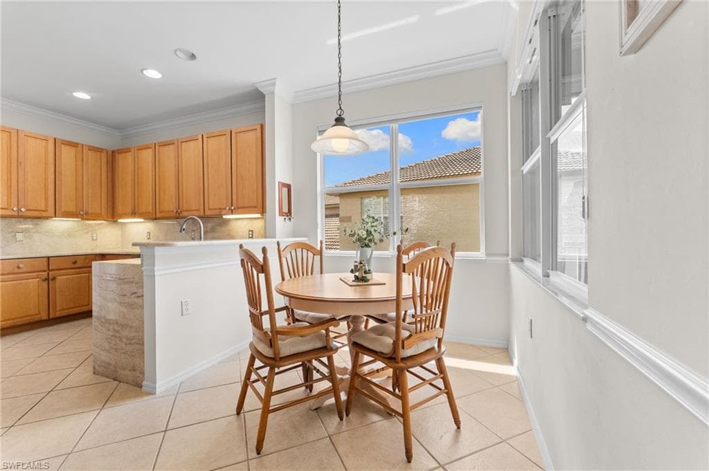 3916 Forest Glen Blvd 201, Naples, FL 34114-18