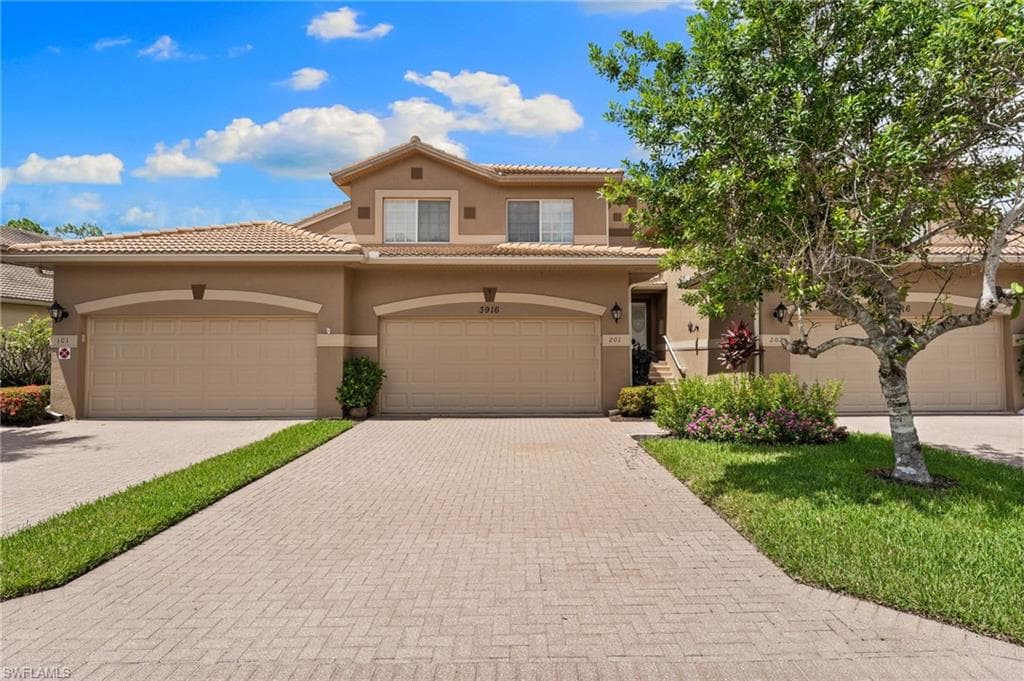 3916 Forest Glen Blvd 201, Naples, FL 34114-3