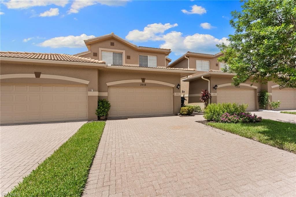 3916 Forest Glen Blvd 201, Naples, FL 34114-45
