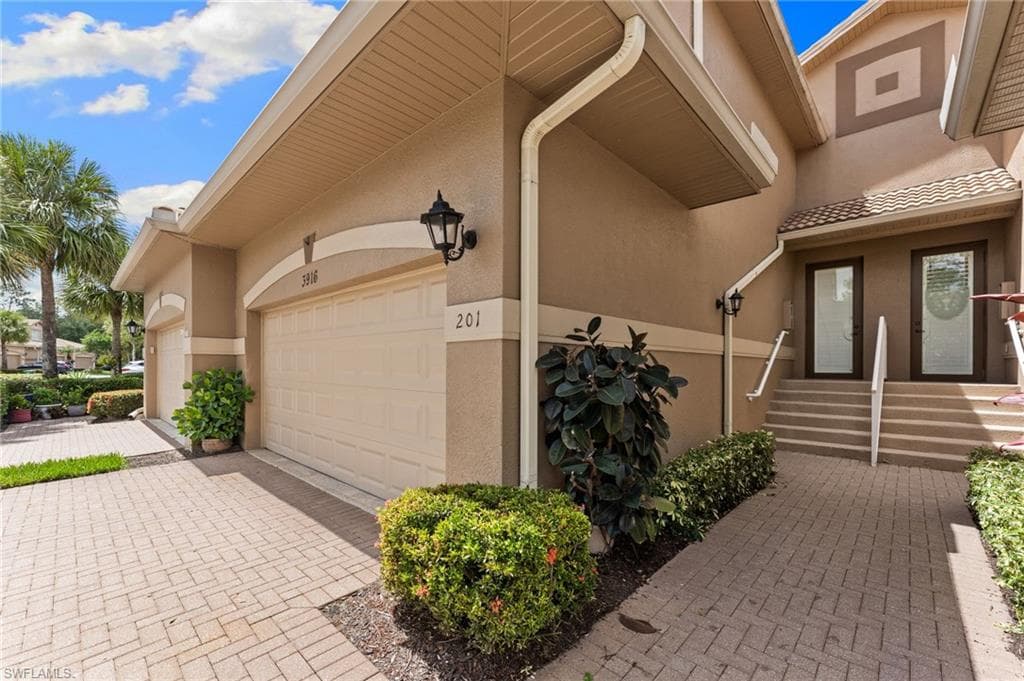 3916 Forest Glen Blvd 201, Naples, FL 34114-4