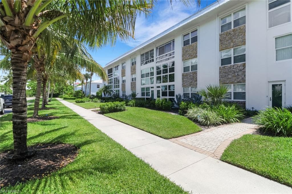 1021 3rd St S 306, Naples, FL 34102-1