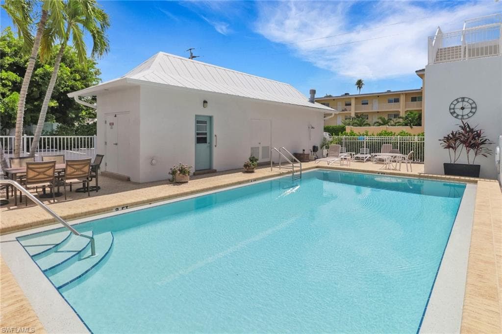 1021 3rd St S 306, Naples, FL 34102-26