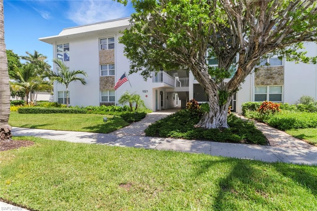 1021 3rd St S 306, Naples, FL 34102-4