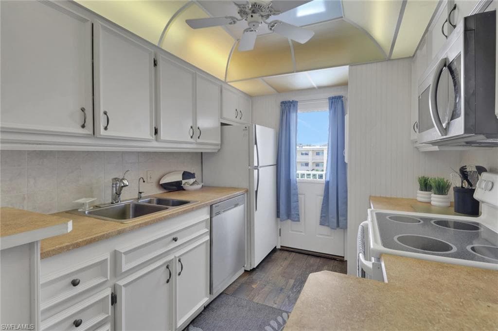 1021 3rd St S 306, Naples, FL 34102-7