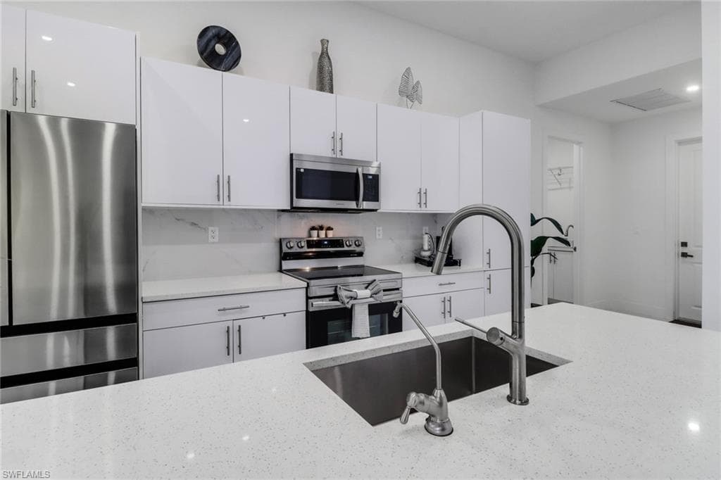 3835 39th Ave NE, Naples, FL 34120-12