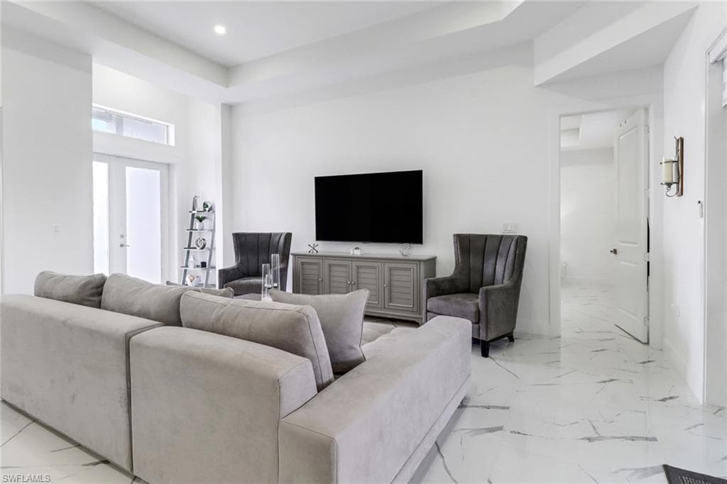 3835 39th Ave NE, Naples, FL 34120-4