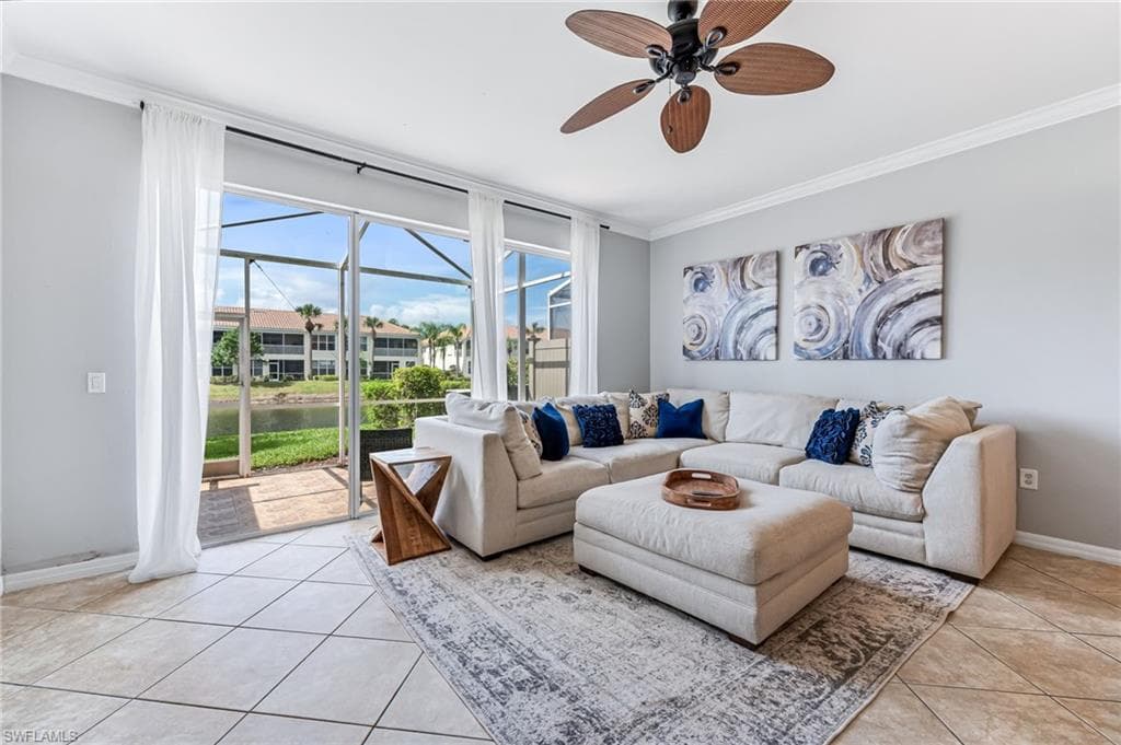 960 Hampton Cir 80, Naples, FL 34105-9