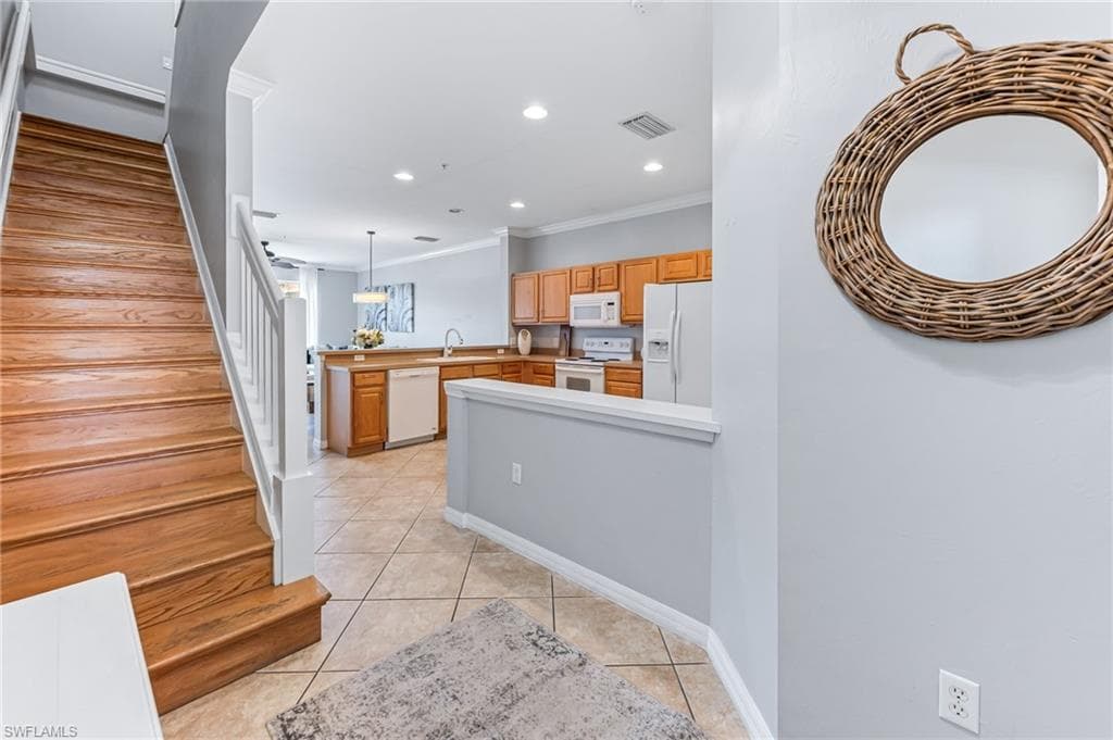 960 Hampton Cir 80, Naples, FL 34105-3