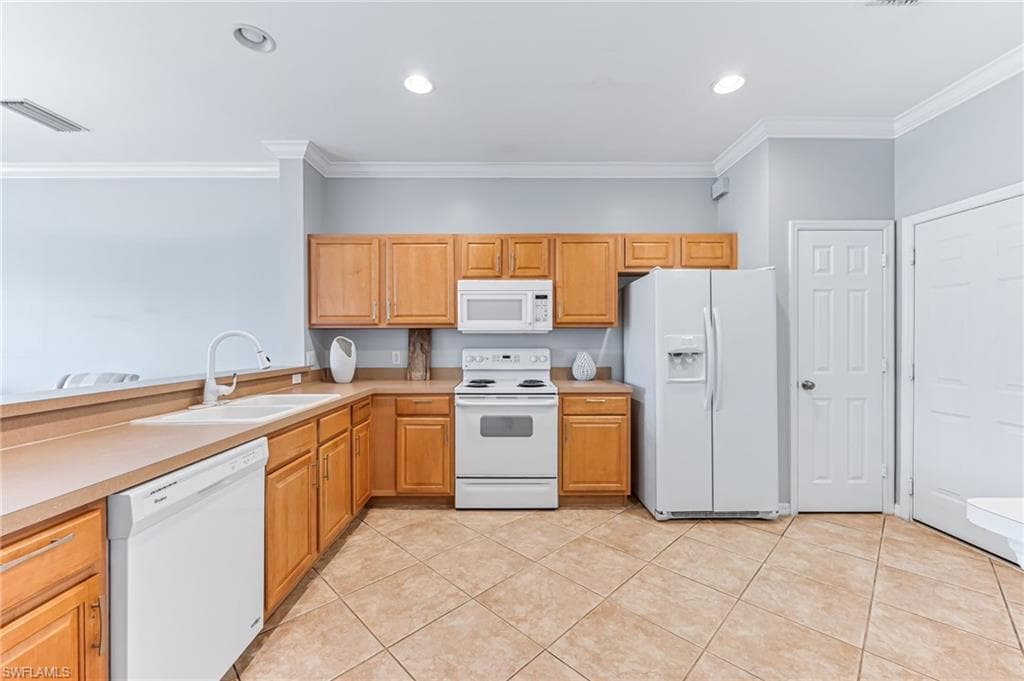 960 Hampton Cir 80, Naples, FL 34105-6