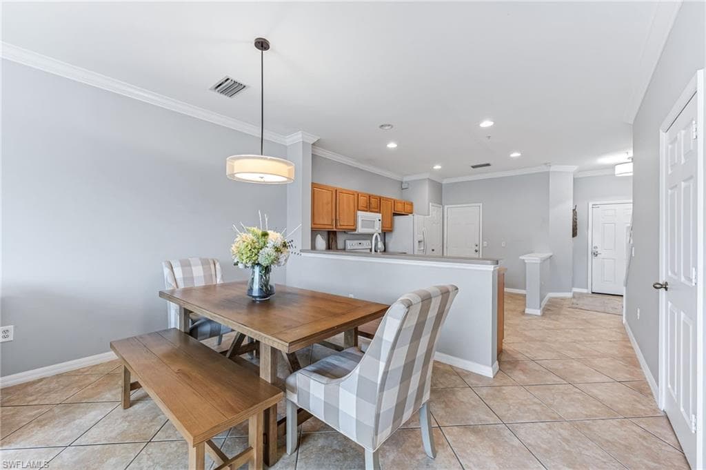 960 Hampton Cir 80, Naples, FL 34105-8