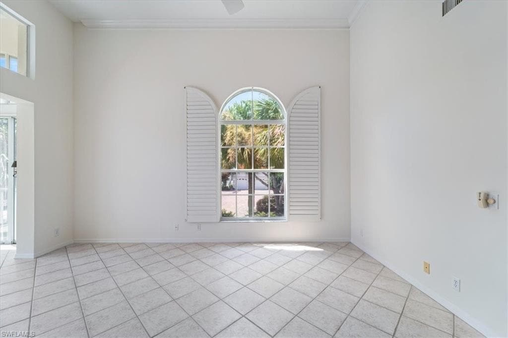 1580 Clermont Dr L202, Naples, FL 34109-9