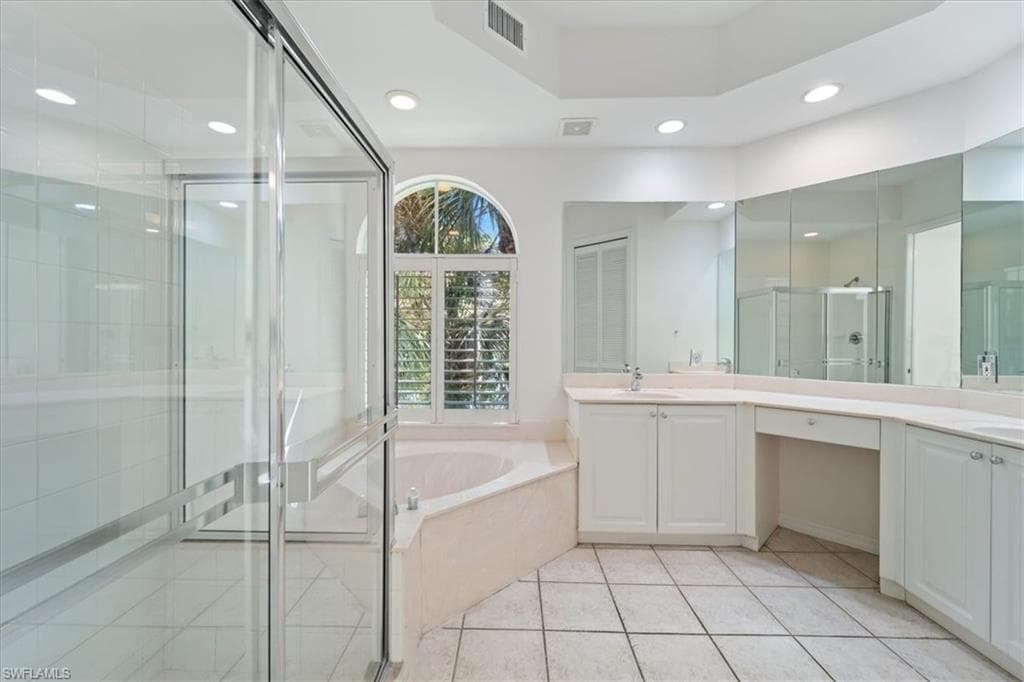 1580 Clermont Dr L202, Naples, FL 34109-19
